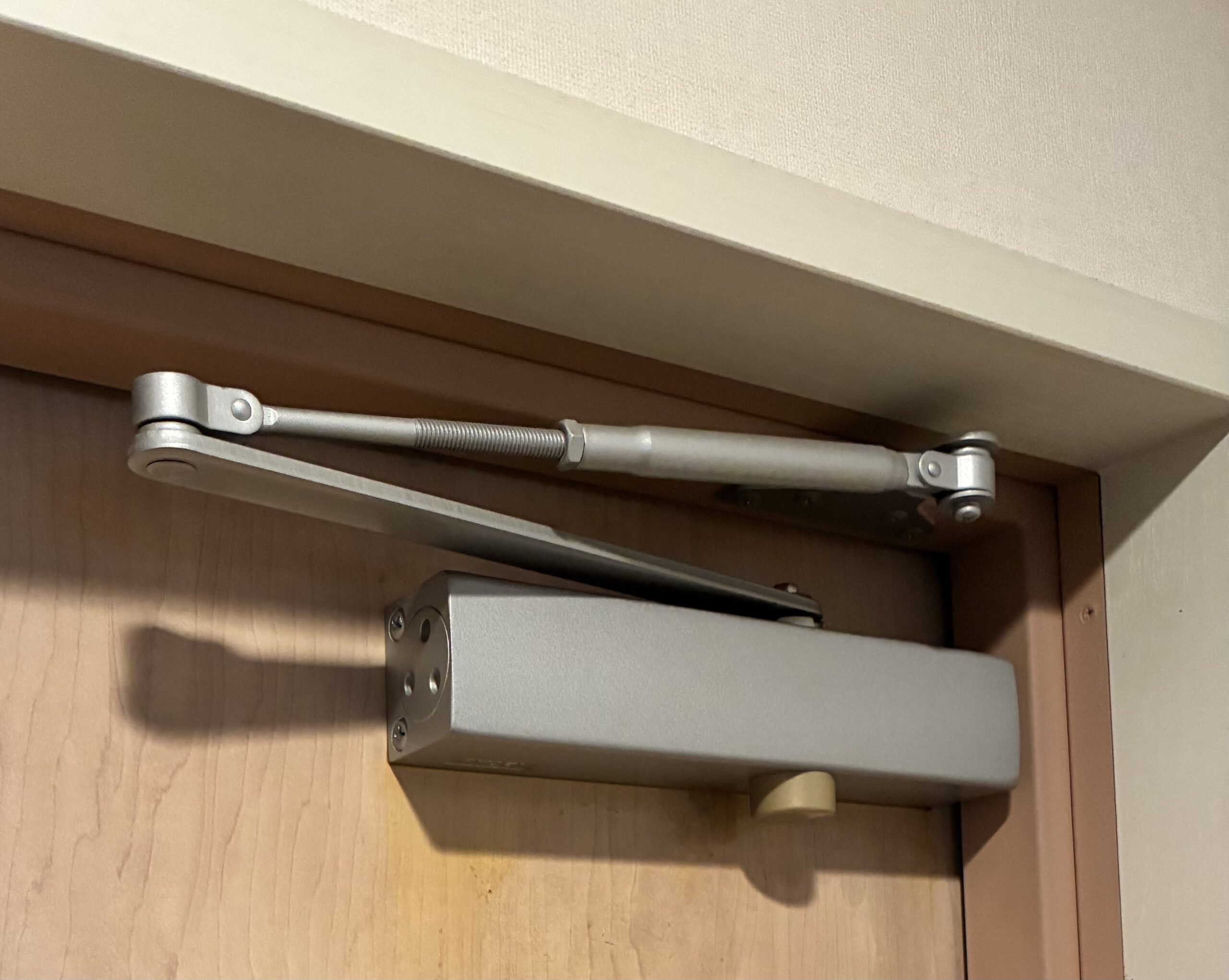 ドアクローザー交換